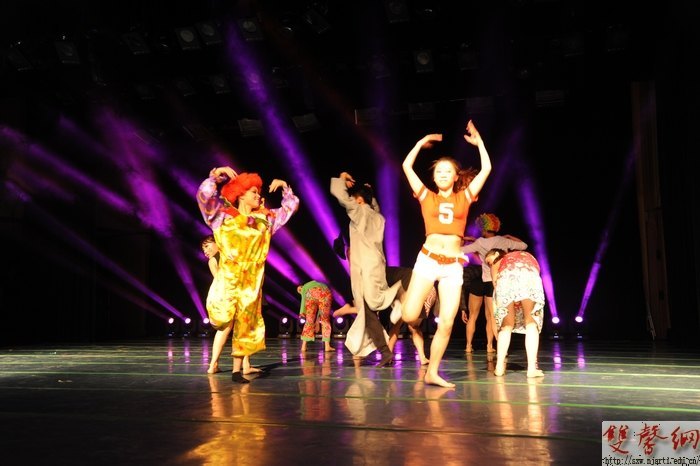 舞蹈学院09级编导班毕业汇报演出成功上演