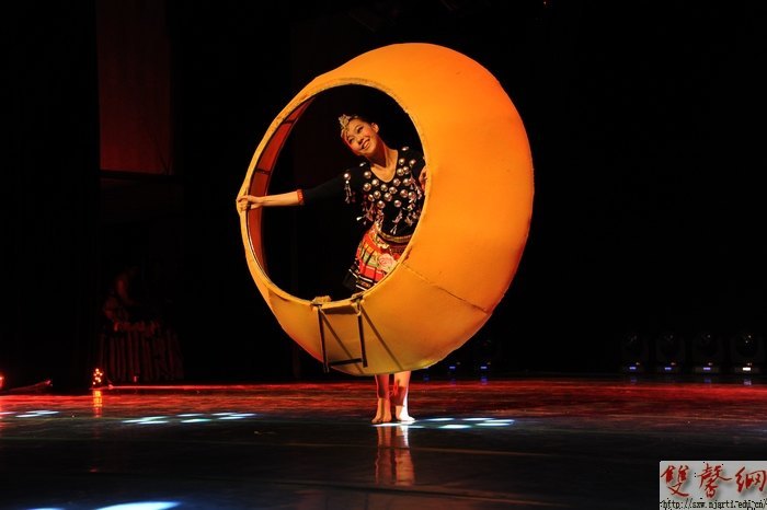 舞蹈学院09级编导班毕业汇报演出成功上演