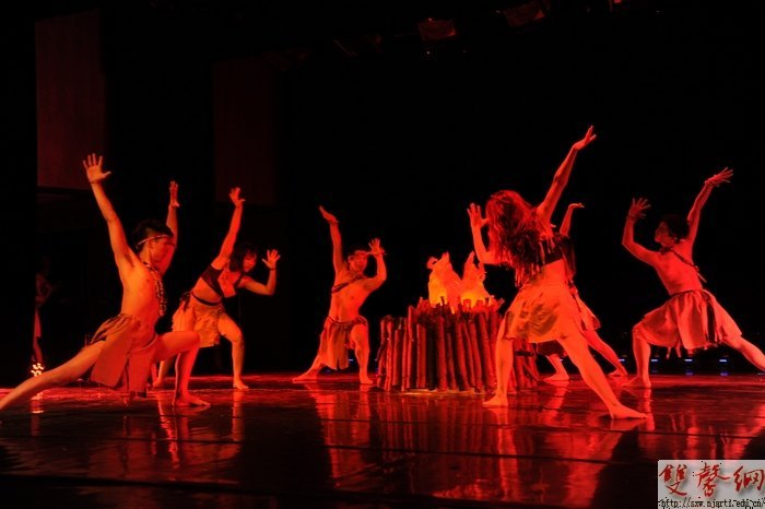 舞蹈学院09级编导班毕业汇报演出成功上演