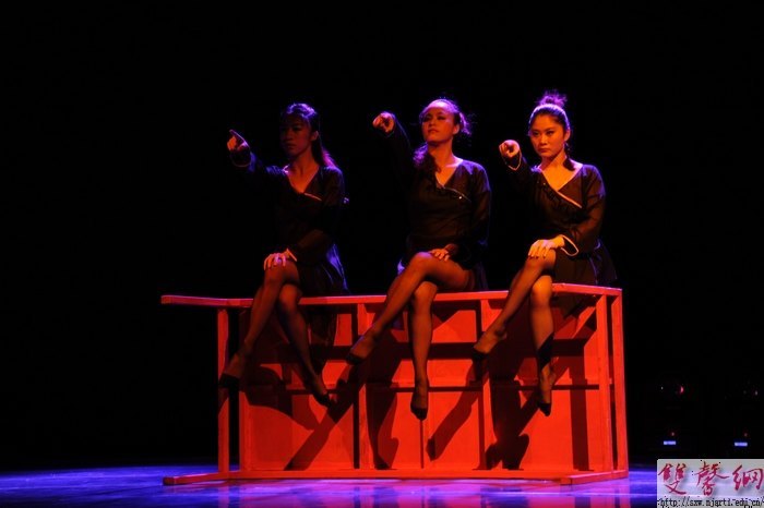 舞蹈学院09级编导班毕业汇报演出成功上演