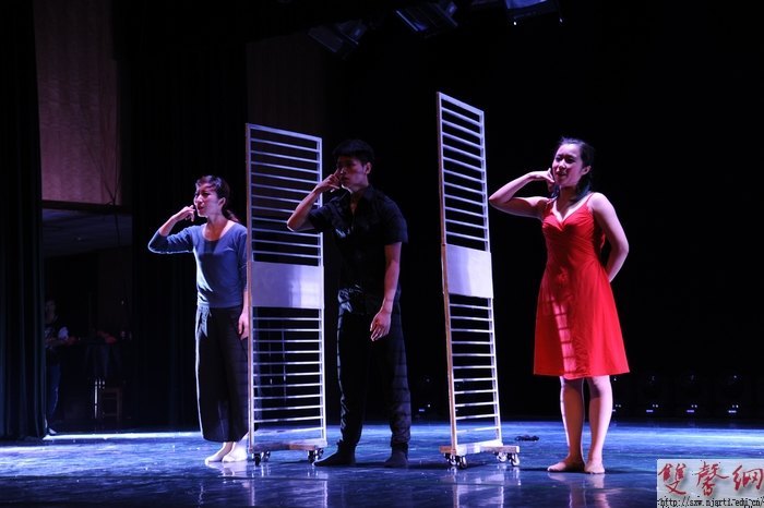 舞蹈学院09级编导班毕业汇报演出成功上演