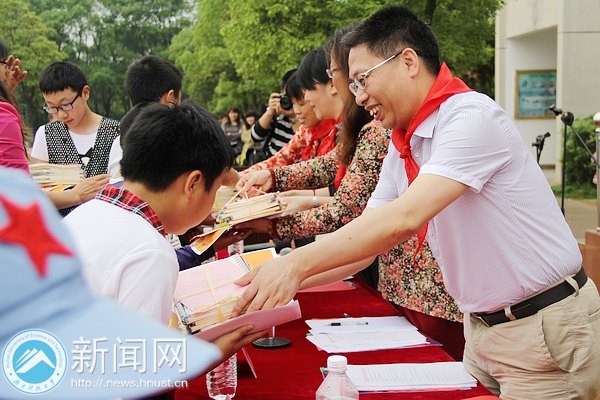 雏鹰飞翔 快乐成长:附校庆六一文艺汇演圆满举行