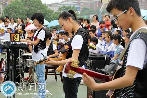 雏鹰飞翔 快乐成长:附校庆六一文艺汇演圆满举行