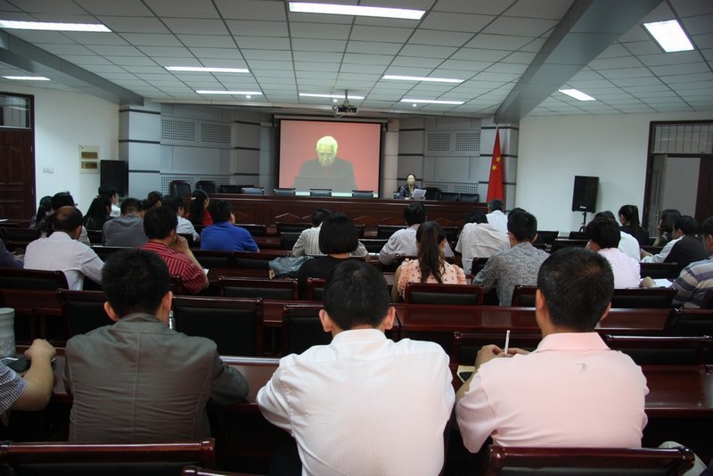 机关党总支组织党员和入党积极分子学习新党章
