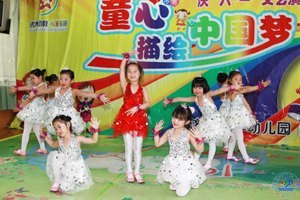 济南大学幼儿与小学教育中心举行六一庆祝活动