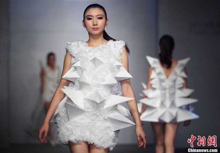 ���ѧԺ2013���װ��Ʊ�ҵ��Ʒ���㡱��ʱ�о���