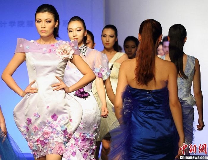 ���ѧԺ2013���װ��Ʊ�ҵ��Ʒ���㡱��ʱ�о���