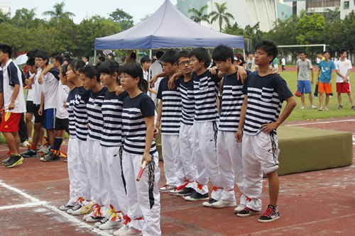 学校举办团支部文化节之“5人6足”接力赛总决赛