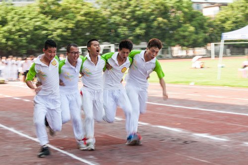 学校举办团支部文化节之“5人6足”接力赛总决赛
