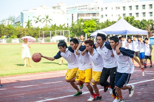 学校举办团支部文化节之“5人6足”接力赛总决赛