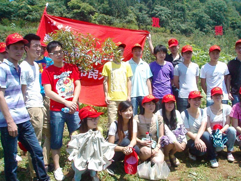 用实际行动践行入党愿望——党校班委会成员参加义工联盟实践活动