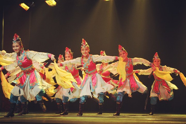 “五彩祥云”——舞蹈学院民族民间舞专场演出成功上演