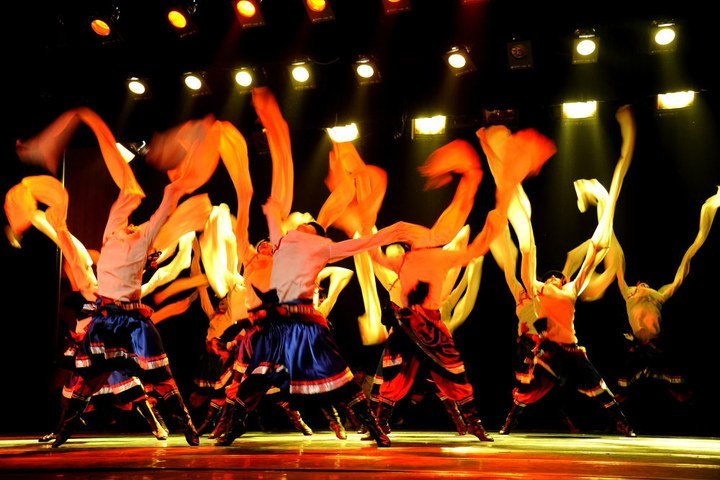 “五彩祥云”——舞蹈学院民族民间舞专场演出成功上演