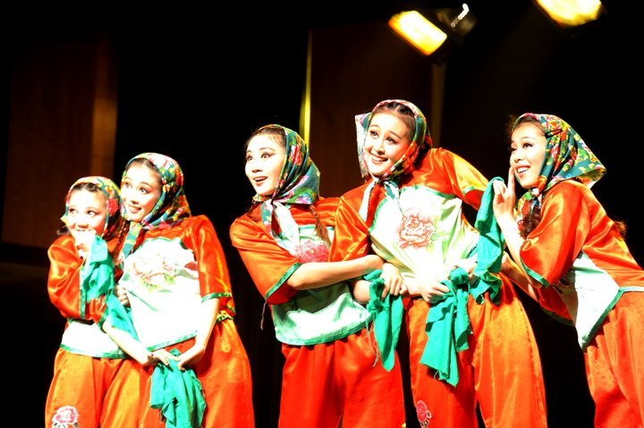 “五彩祥云”——舞蹈学院民族民间舞专场演出成功上演