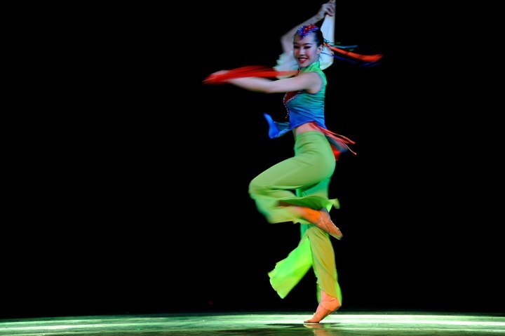 “五彩祥云”——舞蹈学院民族民间舞专场演出成功上演