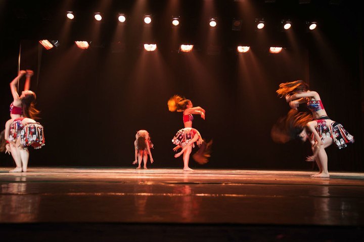 “五彩祥云”——舞蹈学院民族民间舞专场演出成功上演