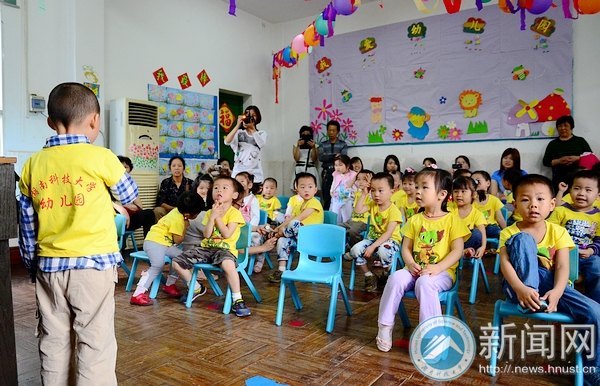 小手拉大手：湖南科技大学附属幼儿园六一亲子文艺联欢会童真上演