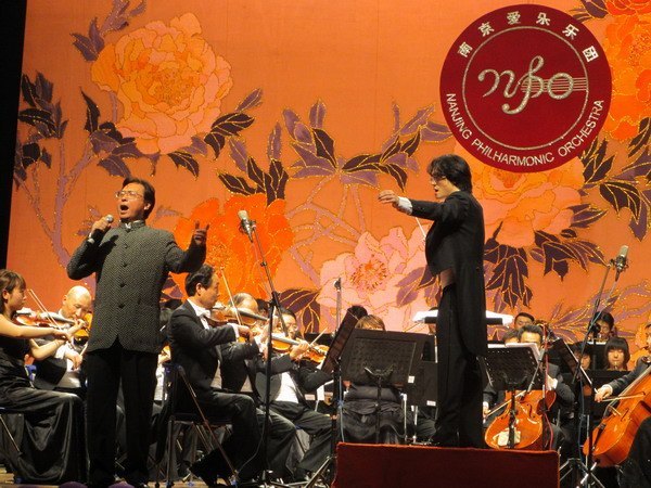 中外经典电影交响音乐会走进校园