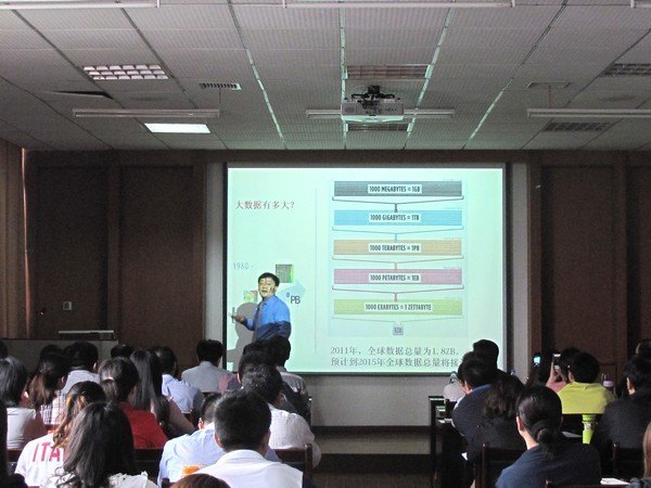 世界著名科学家美国西北大学陈宇新教授来校讲学