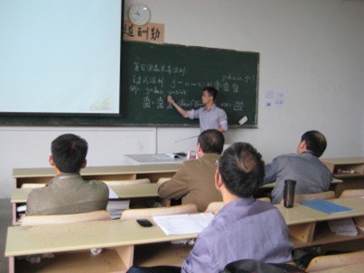 基础部举行青年教师讲课比赛