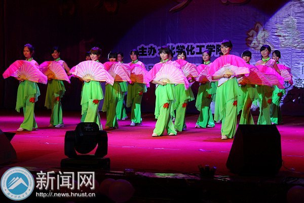 青春 梦想 起航:化学与化工学院欢送毕业生晚会浓情上演