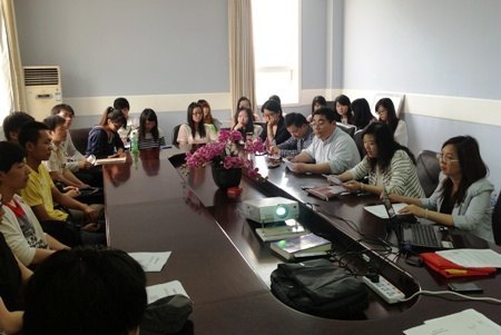 ����ѧԺ��ҵ����Ա�μӡ��ж�ĸУ���ᶨ�������ɾ����롱ר����֯����