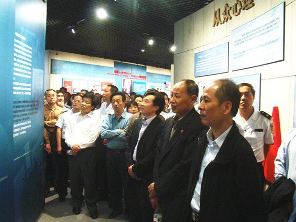 ѧУ��֯�ɲ�����ż����ɽ������չ��ʾ�����