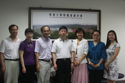 ���Ӷ�У��һ�и�̨�����