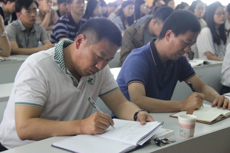 省委高校工委国家战略项目宣讲报告会在云南师范大学商学院举行