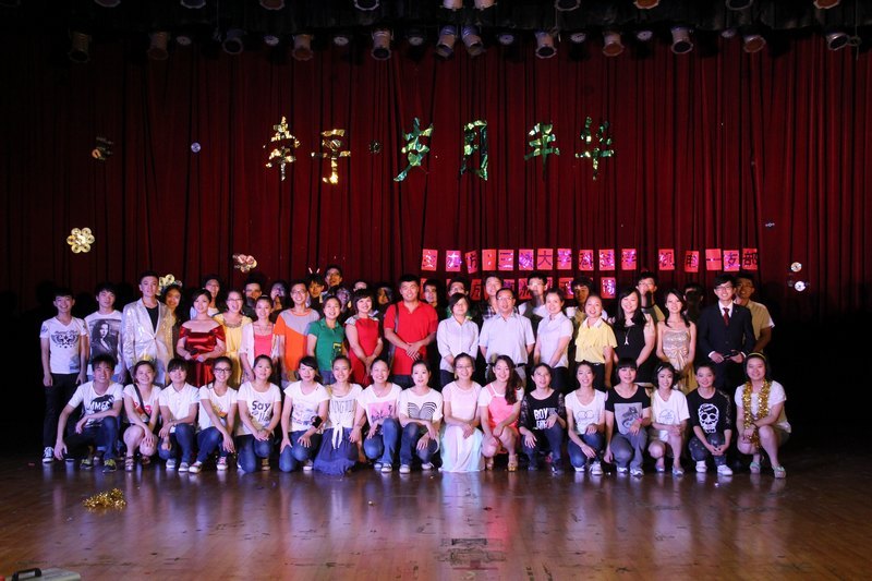 机电学部学生第一党支部举办“牵手·岁月年华”主题毕业生晚会