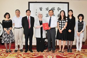 �����ѧ���ס���˹�ؽ��ڷ��ʼ��ϴ�ѧ