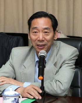 延陵学院“冷雨轩”诗社举行作品汇报会