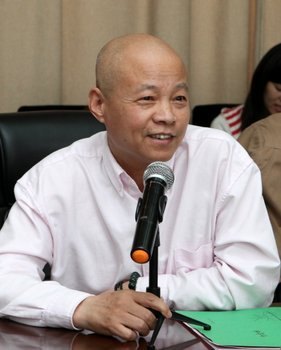 延陵学院“冷雨轩”诗社举行作品汇报会