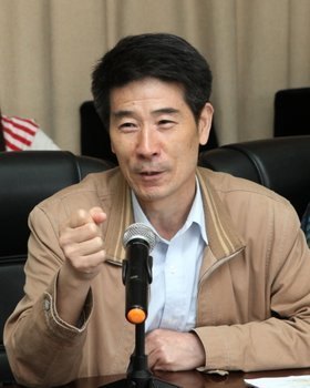 延陵学院“冷雨轩”诗社举行作品汇报会