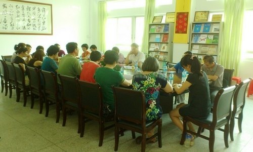 ������Ժ���ʶӵ�����ϵ�������н�ѧ���