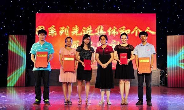 ����ѧԺ¡�ؾ���2013��У԰�Ļ������ڱ�Ļʽ�߰佱����