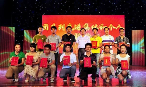 ����ѧԺ¡�ؾ���2013��У԰�Ļ������ڱ�Ļʽ�߰佱����