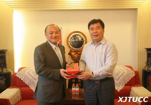 日本城西国际大学副校长仓林真砂斗一行三人来访西安交通大学城市学院