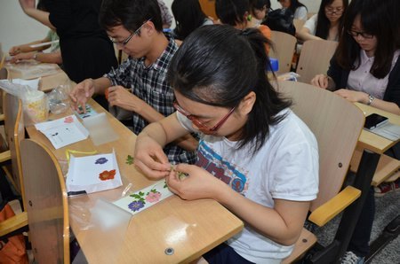 花卉科普系列活动普及压花艺术