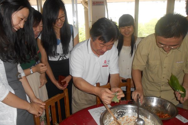 校领导与师生欢度端午佳节