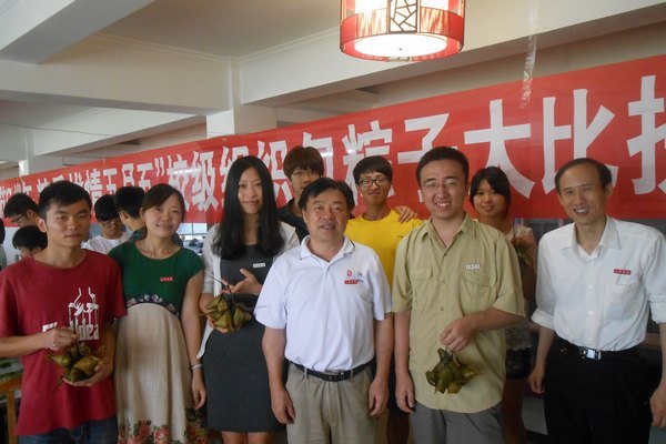 校领导与师生欢度端午佳节