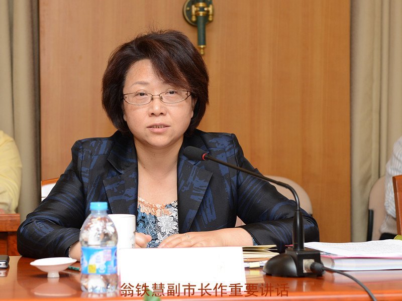 翁铁慧副市长来校主持召开“环东华时尚产业集聚区建设”专题工作会并对东华大学进行调研