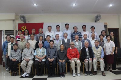 永远跟党走——校党委为入党50、60周年离退休老同志举行纪念活动