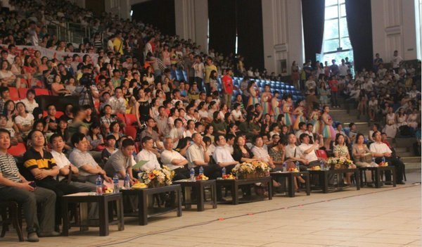 武汉工程大学隆重举行欢送2013届毕业生文艺晚会