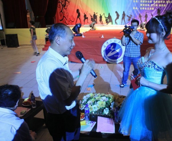 武汉工程大学隆重举行欢送2013届毕业生文艺晚会