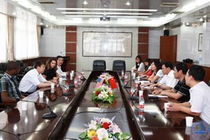 美国普雷里维尤农工大学学生访学团来济南大学交流学习