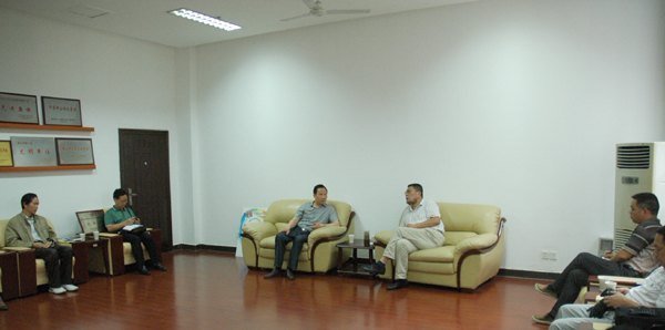 贵州凯里学院来黄山学院考察徽州文书挖掘与保护工作