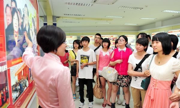 ����ѧԺ���С��׽�У԰�����ա��