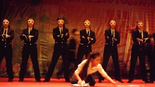 广东石油化工学院举行首届毕业生晚会