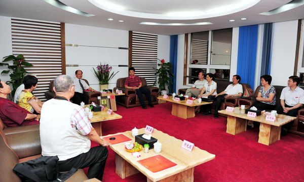 马书记会见台中市海峡两岸交流协会陈天汶等贵宾
